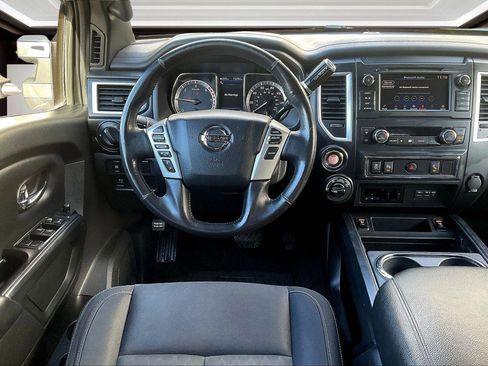 Used 2019 Nissan Titan SV w/ SV Convenience Package image 5