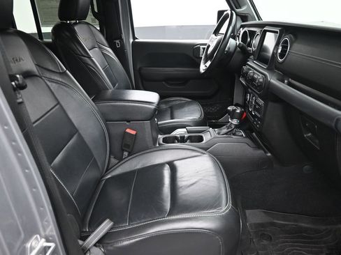 Used 2018 Jeep Wrangler Unlimited Sahara AWD/4WD image 17