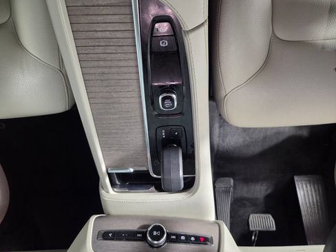 Used 2023 Volvo XC90 B6 Plus w/ Protection Package Premier AWD/4WD image 12