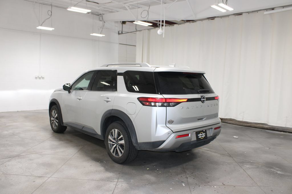 Used 2025 Nissan Pathfinder SL FWD image 7