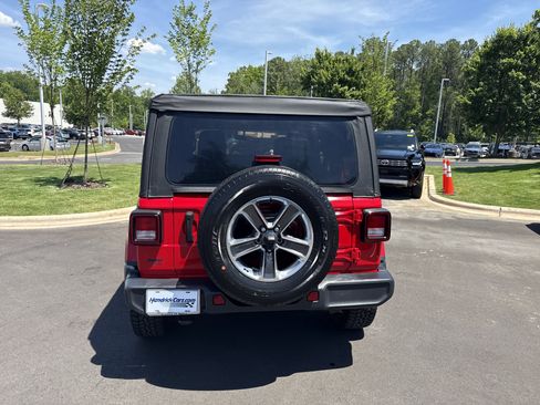 Used 2020 Jeep Wrangler Unlimited Sahara AWD/4WD image 9