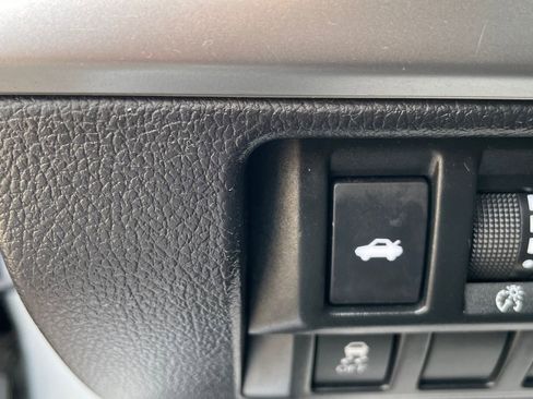 Used 2017 Subaru Legacy 2.5i Premium image 23