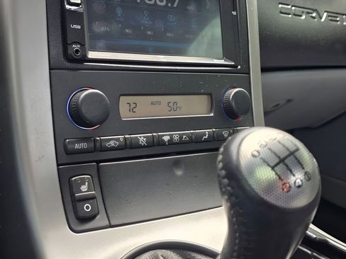 Used 2005 Chevrolet Corvette Convertible w/ Preferred Equipment Group image 23