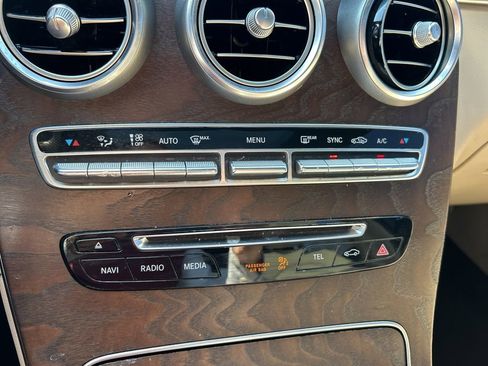 Used 2018 Mercedes-Benz GLC 300 4MATIC image 22