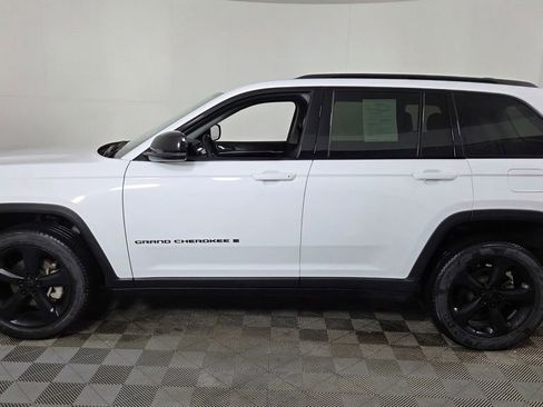 Used 2023 Jeep Grand Cherokee Limited w/ Black Appearance Package image 5