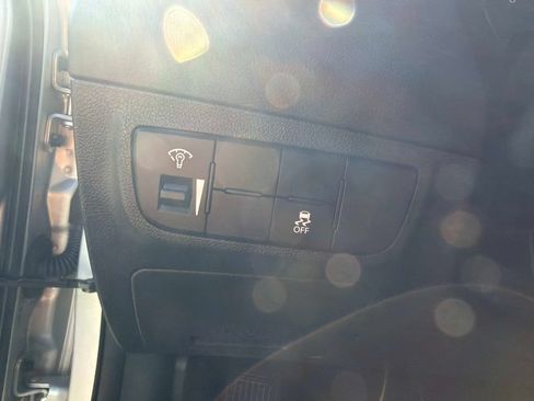 Used 2017 Hyundai Veloster Value Edition FWD image 28