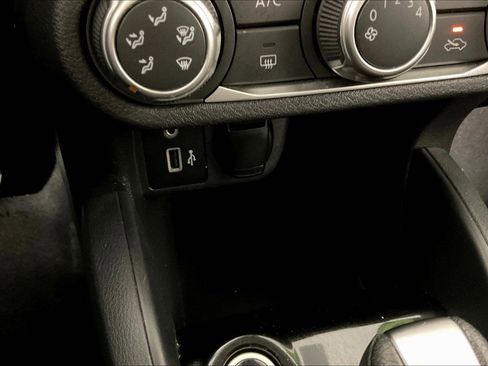 Used 2020 Nissan Versa SV FWD image 15