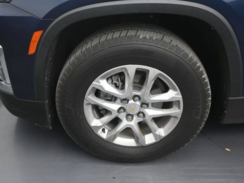 Used 2022 Chevrolet Traverse LS FWD image 9