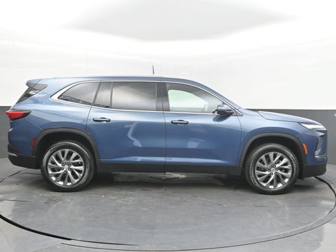 Used 2025 Buick Enclave Preferred FWD image 10