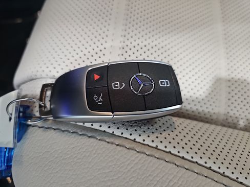New 2026 Mercedes-Benz GLS 450 4MATIC image 38