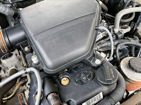 Used 2017 Toyota Tacoma SR AWD/4WD image 31