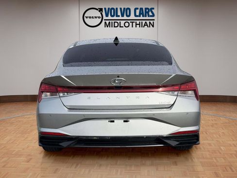 Used 2023 Hyundai Elantra Limited image 21