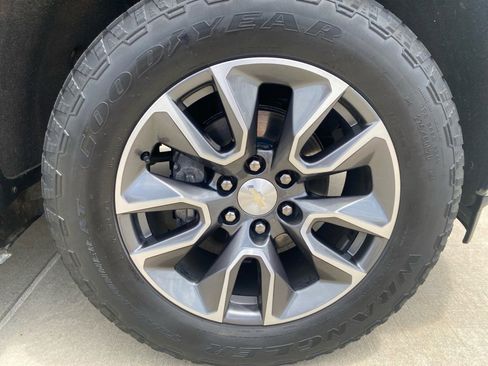 Used 2022 Chevrolet Silverado 1500 LT AWD/4WD image 29