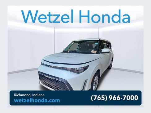 Used 2025 Kia Soul LX w/ LX Technology Package FWD image 1