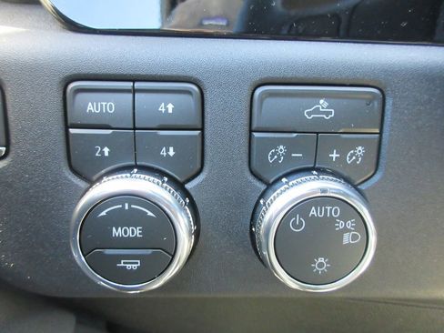 New 2026 GMC Sierra 1500 SLE AWD/4WD image 18