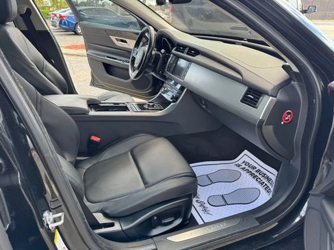 Used 2017 Jaguar XF Premium image 13