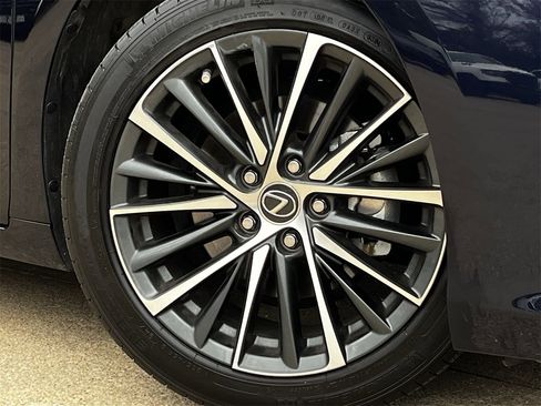 Used 2025 Lexus ES 300h w/ Premium Package image 29