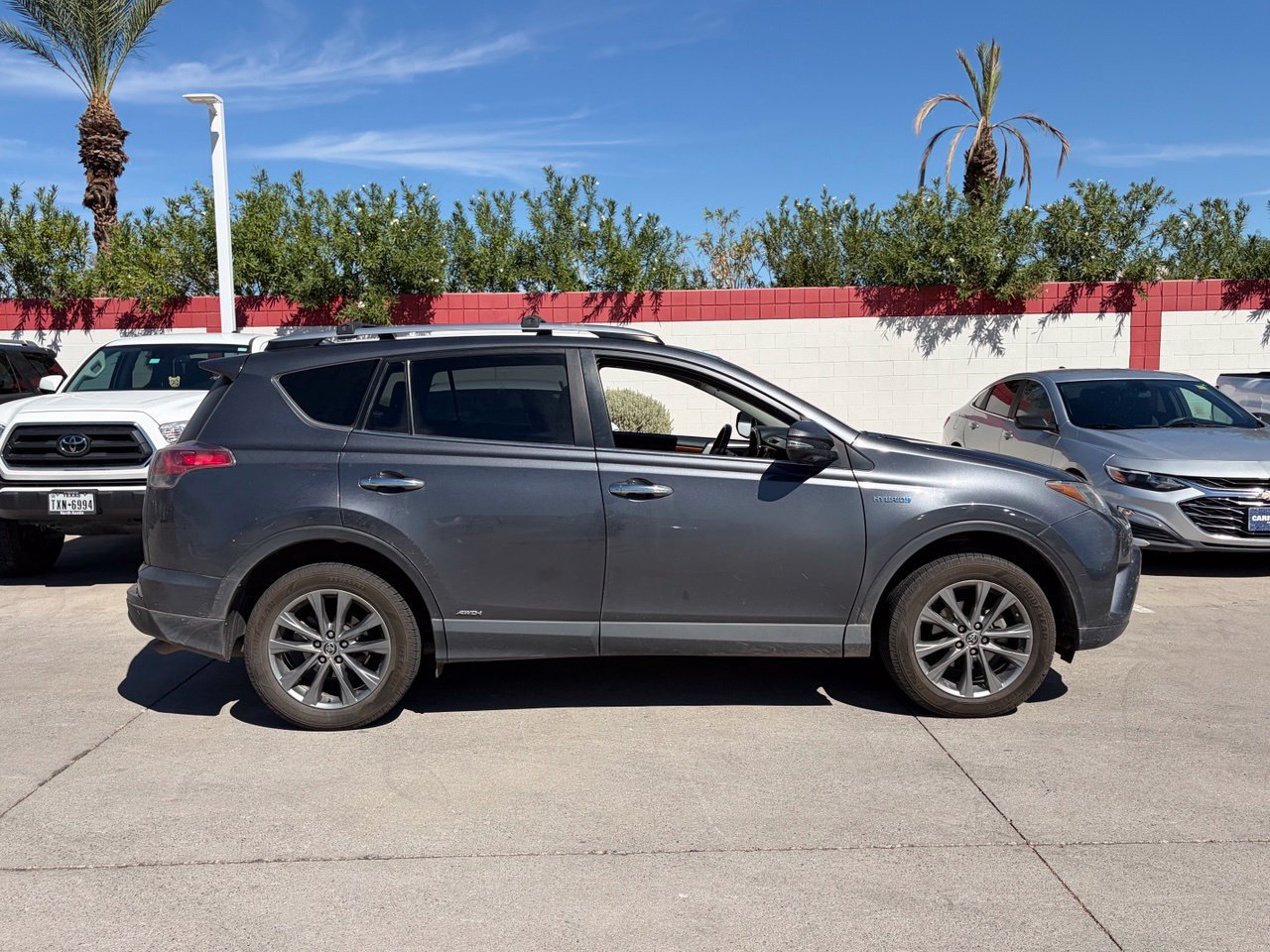 Used 2018 Toyota RAV4 Limited w/ Advanced Technology Package AWD/4WD image 3