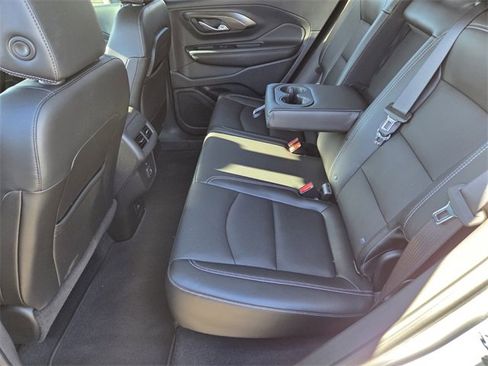 Used 2022 GMC Terrain SLT image 11