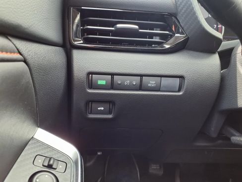Used 2025 Nissan Sentra SR w/ SR Premium Package FWD image 17