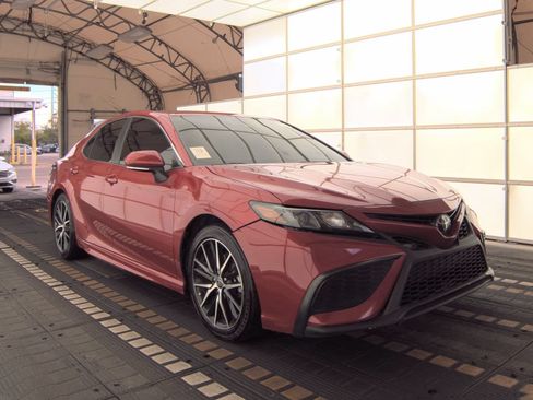 Used 2023 Toyota Camry SE w/ Cold Weather Package FWD image 2