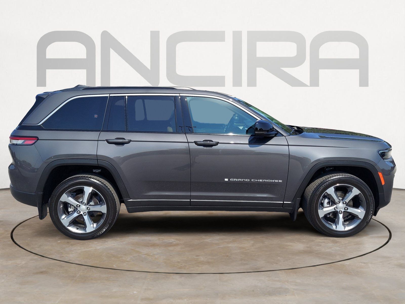 Used 2026 Jeep Grand Cherokee Limited w/ MOPAR Finishing Package RWD image 11
