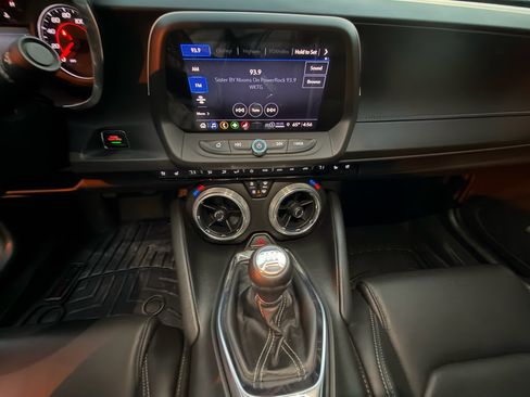 Used 2023 Chevrolet Camaro LT w/ Technology Package image 15