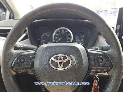 Used 2021 Toyota Corolla LE FWD image 18