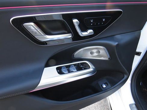 Used 2025 Mercedes-Benz E 350 4MATIC Sedan image 9