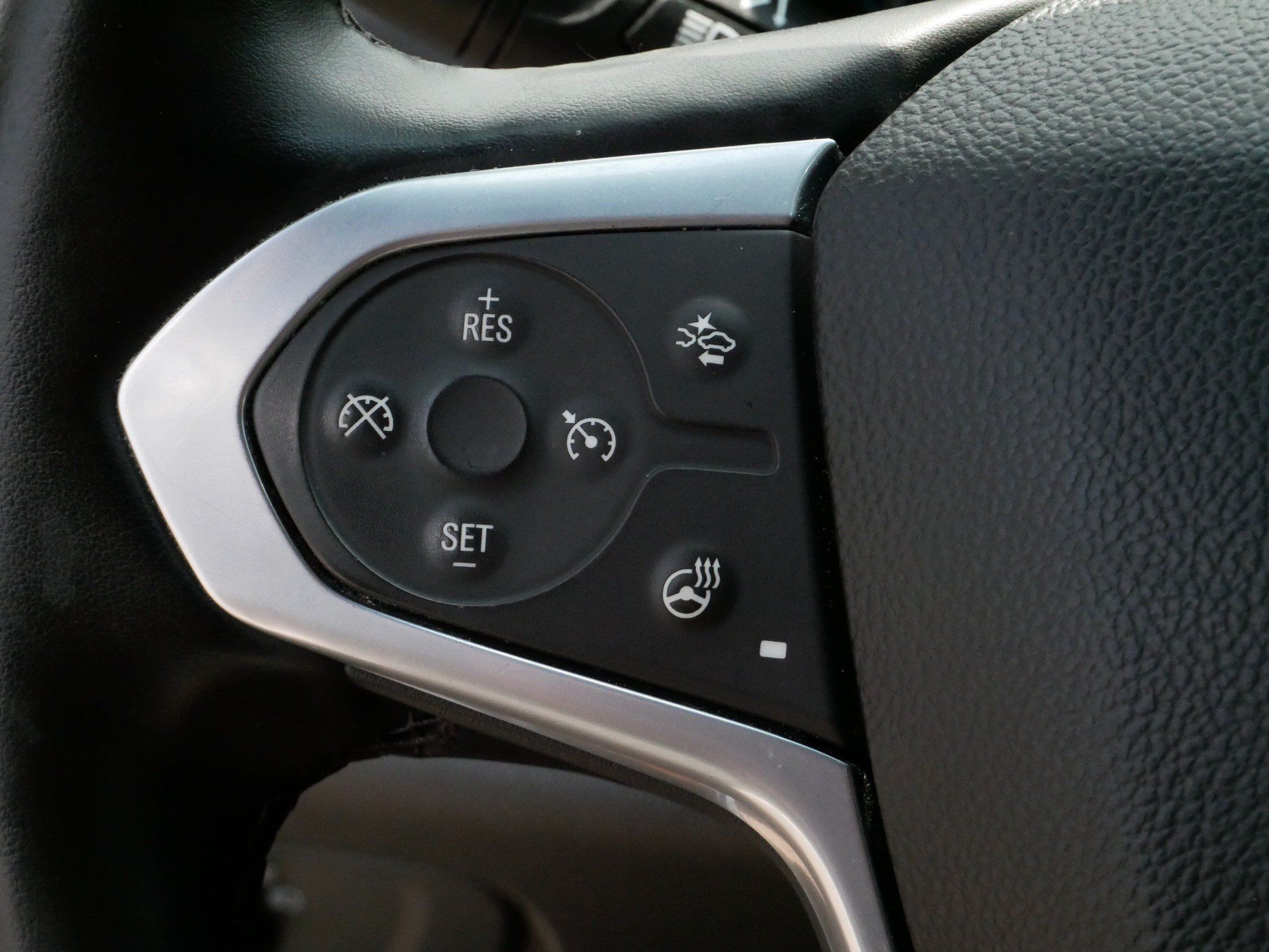Used 2023 Chevrolet Traverse RS AWD/4WD image 25