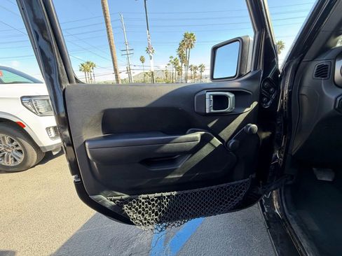 Used 2018 Jeep Wrangler Unlimited Sport image 15