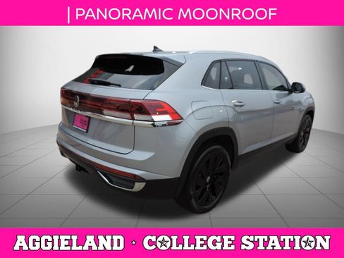 Used 2024 Volkswagen Atlas Cross Sport SE FWD image 4