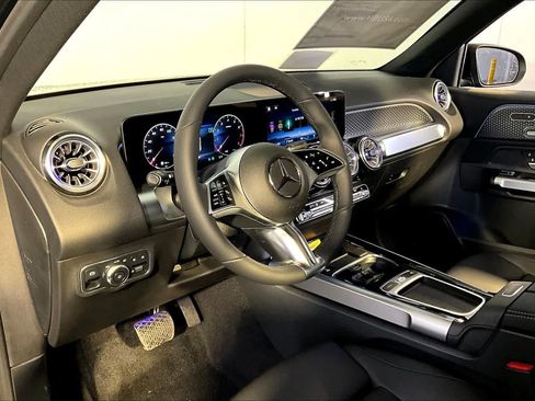 New 2026 Mercedes-Benz GLB 250 4MATIC image 9