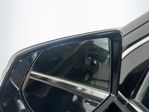 Used 2021 GMC Yukon XL Denali w/ Advanced Technology Package image 16