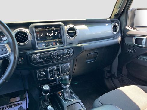 Certified 2020 Jeep Gladiator Overland AWD/4WD image 23