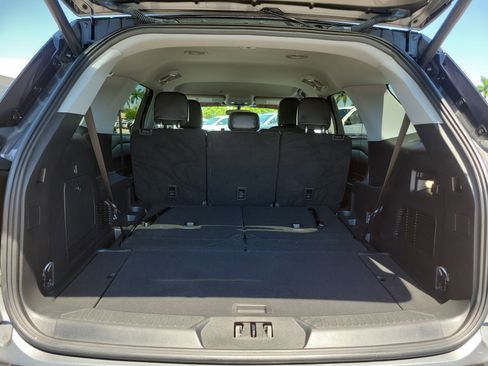 Used 2024 Ford Explorer XLT w/ Equipment Group 202A RWD image 15
