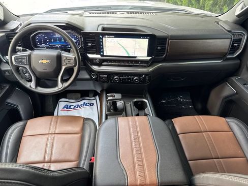 Used 2024 Chevrolet Silverado 1500 High Country w/ Z71 Off-Road Package AWD/4WD image 13