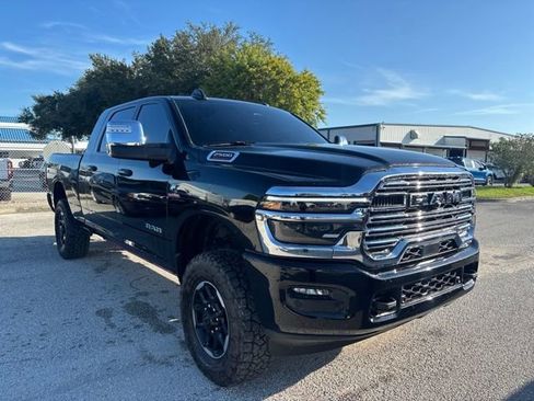 Used 2025 RAM 2500 Laramie w/ Towing Technology Group AWD/4WD image 3