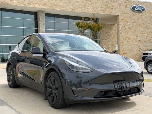 Used 2024 Tesla Model Y Long Range AWD/4WD image 16