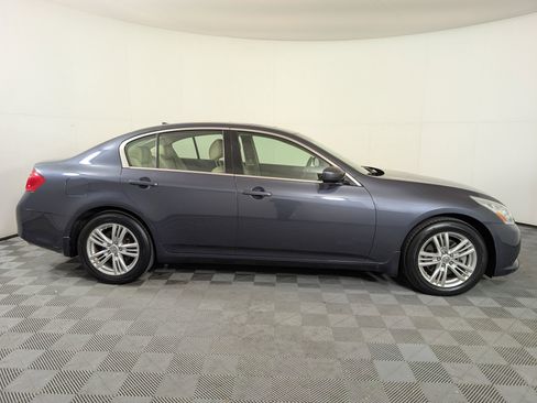 Used 2010 INFINITI G37 x w/ Premium Pkg image 9