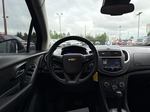 Used 2016 Chevrolet Trax LS FWD image 17
