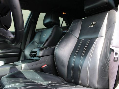 Used 2018 Chrysler 300 S image 4