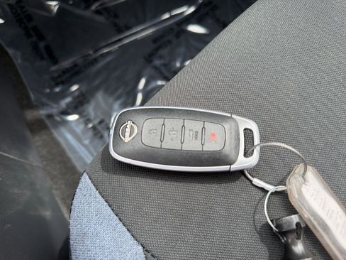 Used 2025 Nissan Versa SV image 21