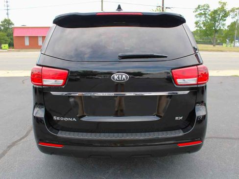Used 2019 Kia Sedona EX FWD image 7