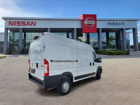 Used 2025 RAM ProMaster 2500 w/ Convenience Group FWD image 2