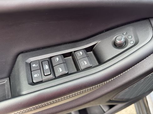 Used 2025 Jeep Grand Cherokee Altitude AWD/4WD image 12