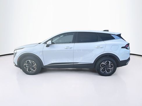 Used 2025 Kia Sportage LX image 4