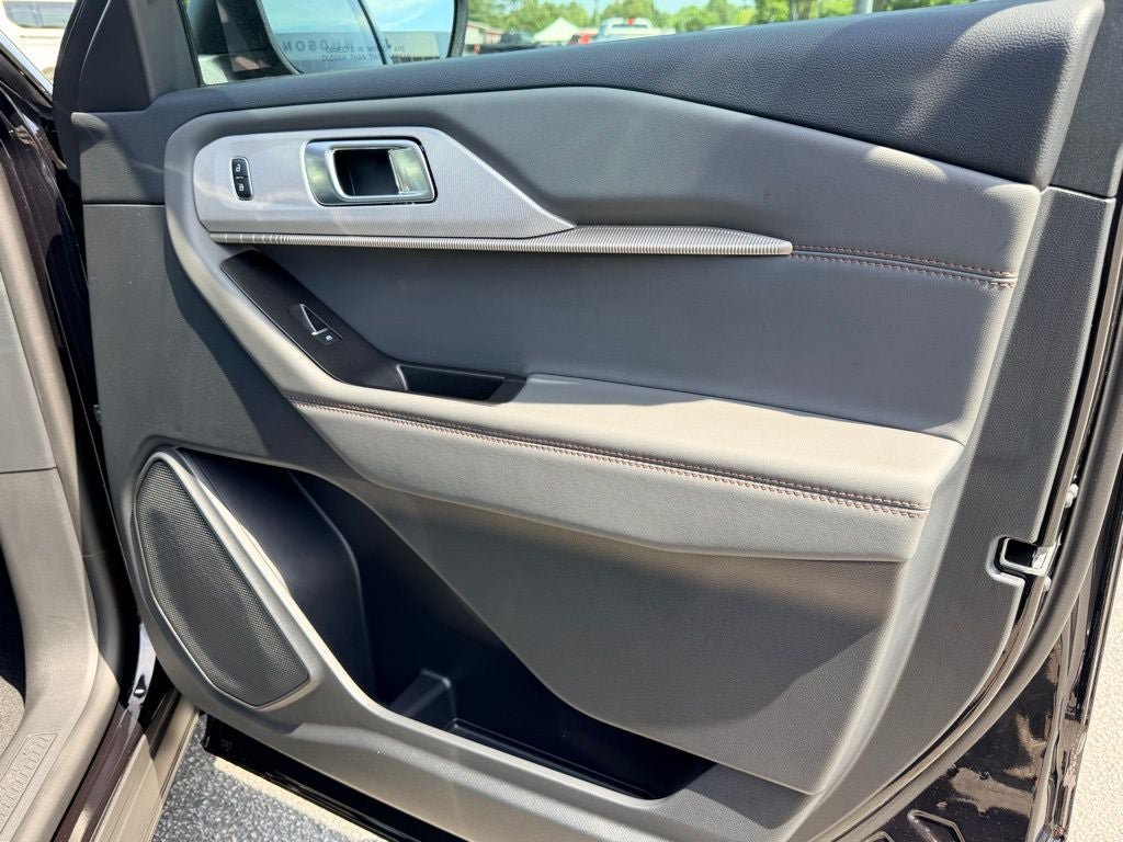 New 2026 Ford Explorer Active RWD image 7