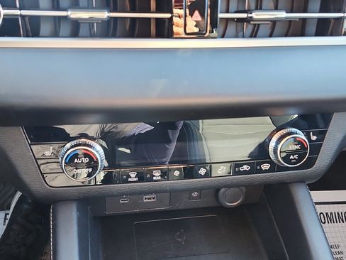 Used 2024 Mitsubishi Outlander SE image 23