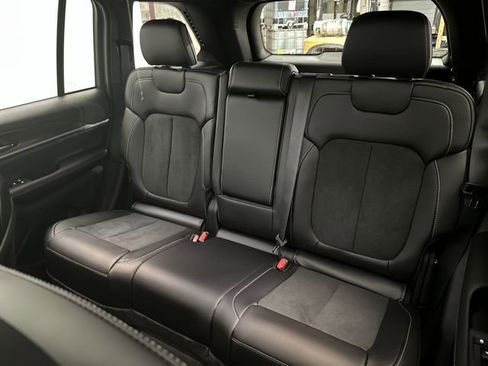 New 2026 Jeep Grand Cherokee Altitude image 27